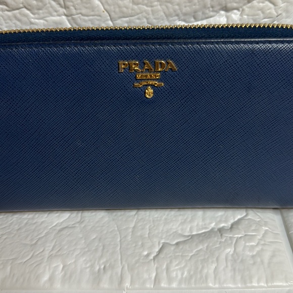 Prada Wallet - Picture 7 of 7
